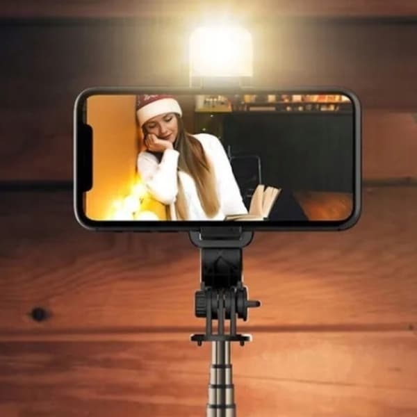 A11_tds0450_Kij do selfie z lampą